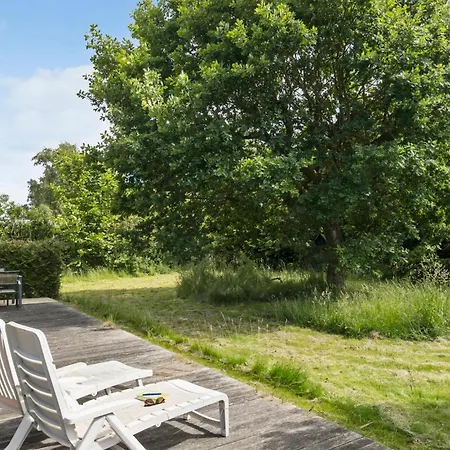 4 Bedroom Beautiful In Grenaa Semesterbostad