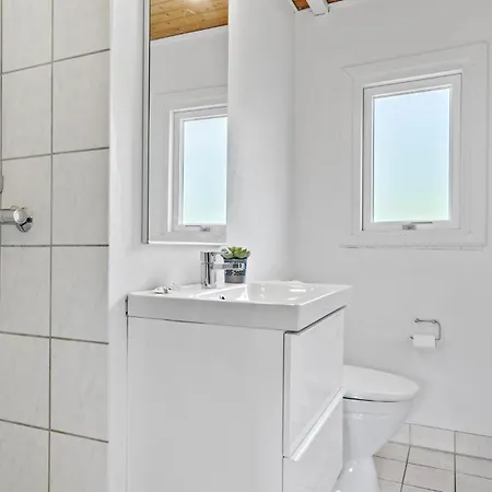 Semesterbostad 4 Bedroom Beautiful In Grenaa Stokkebro